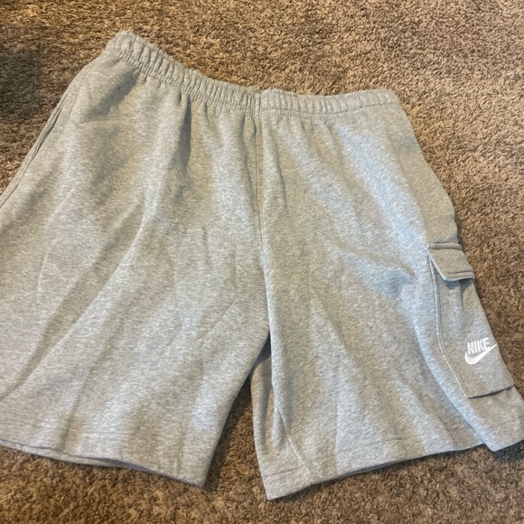 NWT Men’s Nike Standard Fit Grey Sweatshorts - Picture 1 of 2